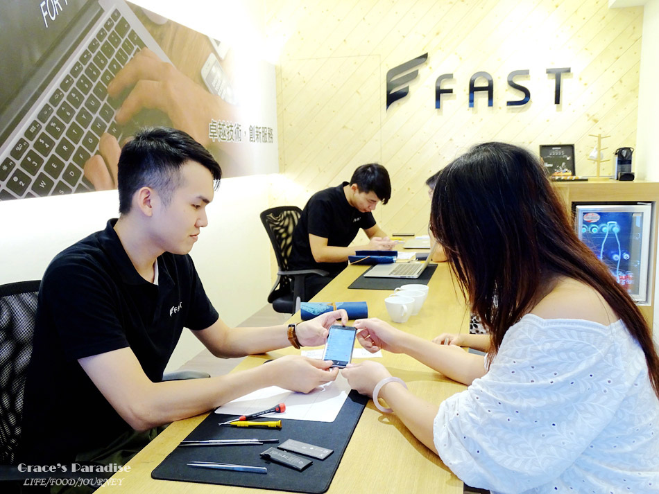 Read more about the article 台北iPhone維修推薦-FAST蘋果快速維修中心(大安店)，服務親切動作快，iPhone電池更換居然可以終生保固！