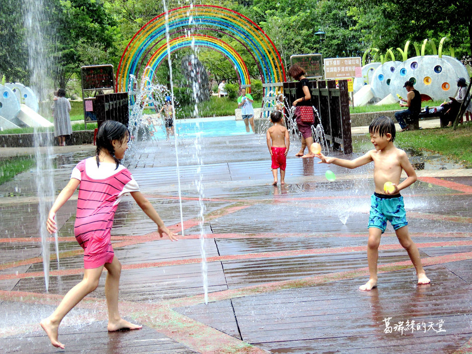 北部免費玩水景點-暖暖親水公園 (32).jpg