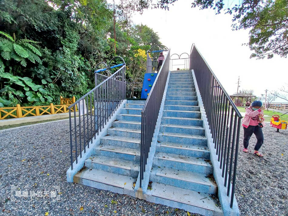 三芝特色公園-櫻花公園遊戲場-三芝櫻花水車園區 (23).jpg