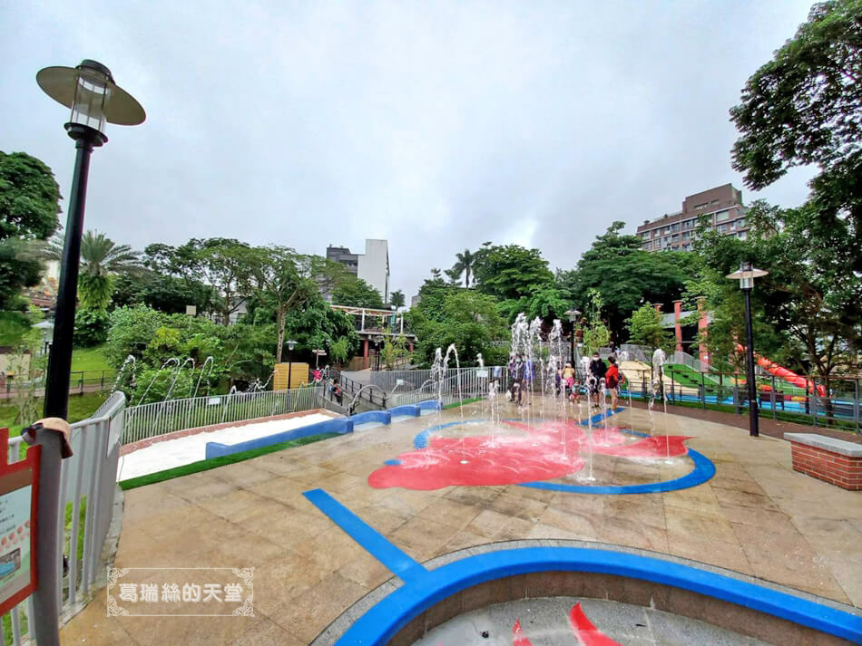 汐止特色公園-水返腳公園-玩水景點 (8).jpg